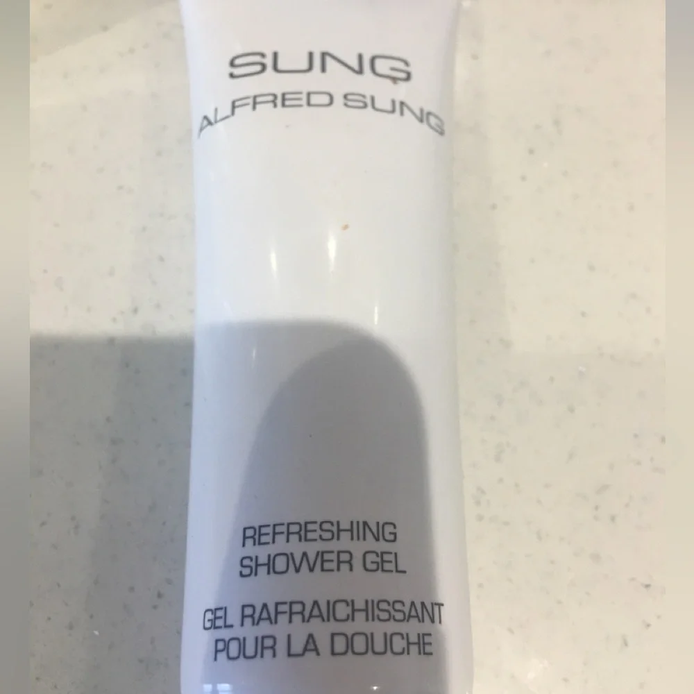 Two Alfred sung eau de toilette spray 100ml and shower gel 75ml - Picture 4 of 7